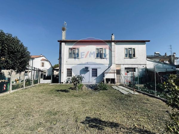 Casa Indipendente Stienta, RO Vendita