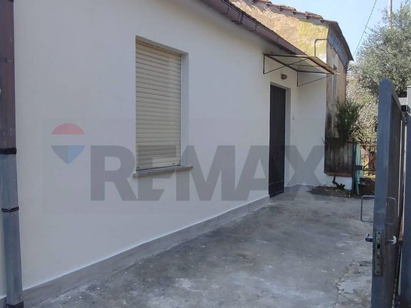 Casa Indipendente Tufo, Minturno, LT Vendita