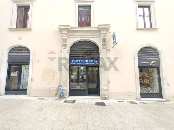 Attività  Commerciale Centro storico, L'Aquila, AQ Vendita