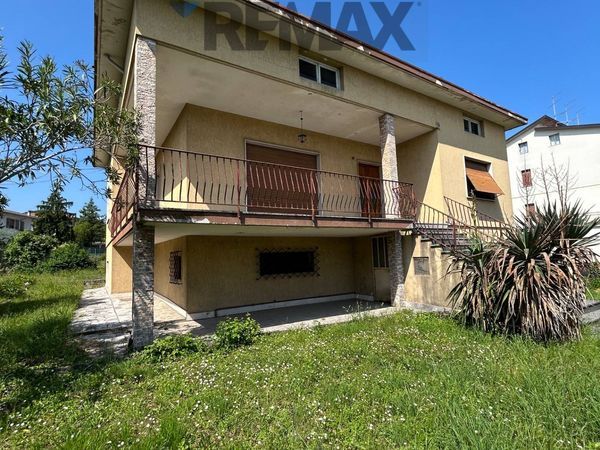 Villa singola Cavalcaselle, Castelnuovo del Garda, VR Vendita