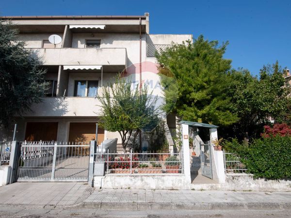 Villa a schiera Montemarciano, AN Vendita