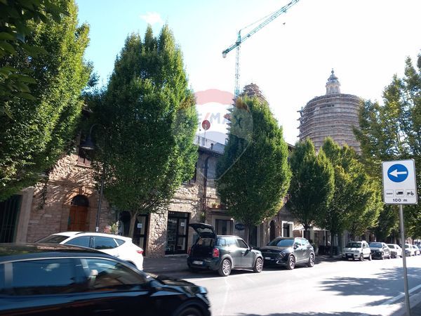 Negozio S.M. degli Angeli, Assisi, PG Affitto