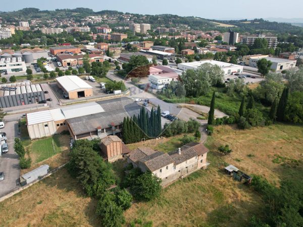 Cascina/Casale Zona Z.i. Ponte San Giovanni, Perugia, PG Vendita