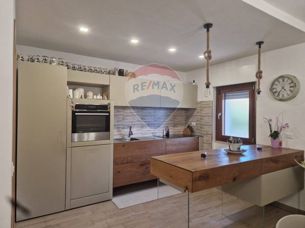 Porzione di villa Bucchianico, CH Vendita