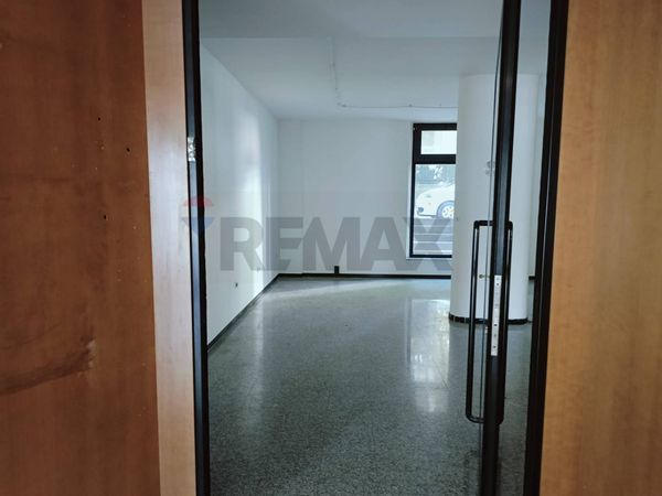 Negozio Centro Storico, Foligno, PG Affitto - Foto 2