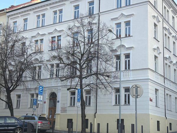 Altro Prague,  Vendita