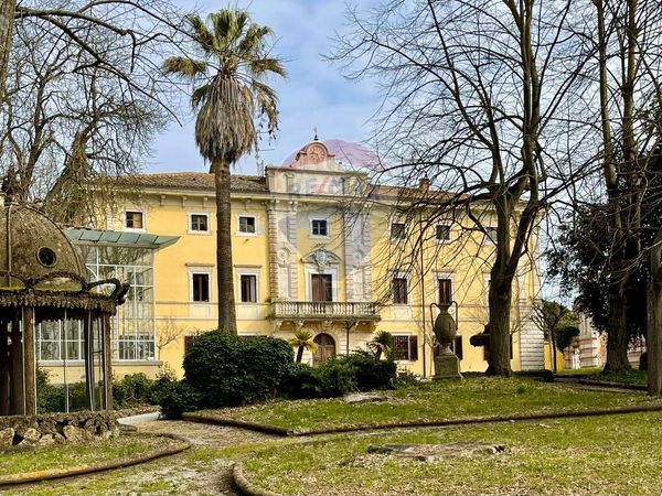 Azienda Agricola Montecchio, Cortona, AR Vendita