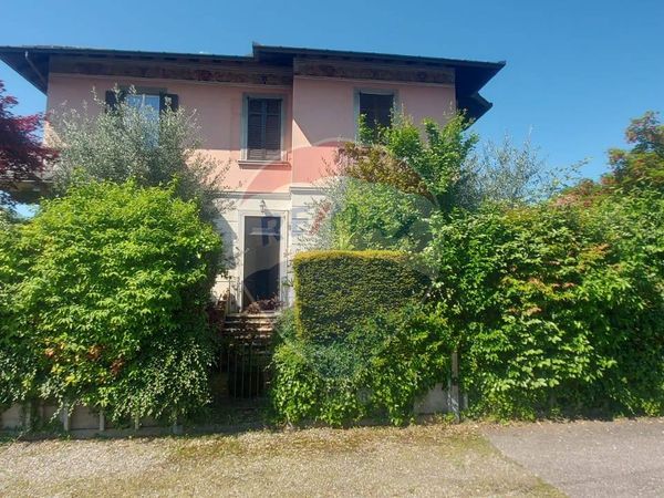 Porzione di villa Centro, Cittiglio, VA Vendita