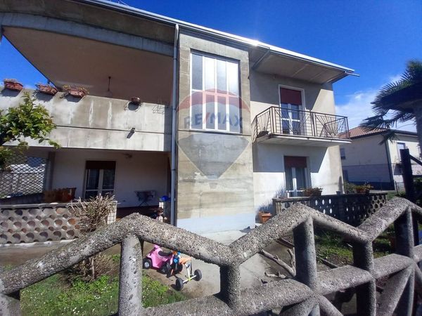 Villetta bifamiliare Cairate, VA Vendita
