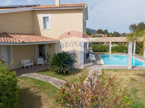 Villa singola Zona Poggio Dei Pini, Capoterra, CA Vendita