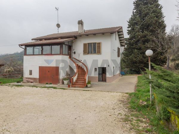 Villetta bifamiliare Periferia, Chieti, CH Vendita