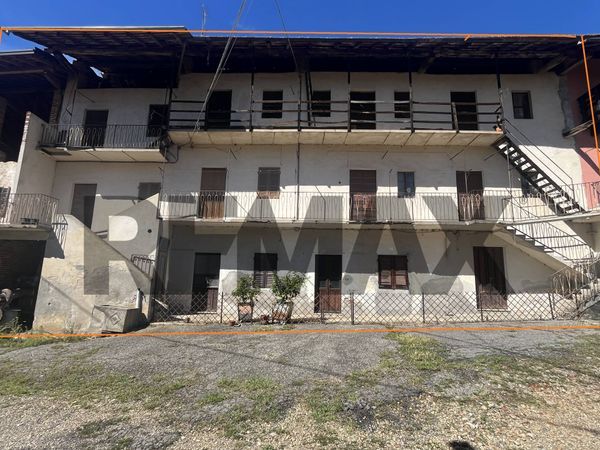 Cascina/Casale Borgomanero, NO Vendita