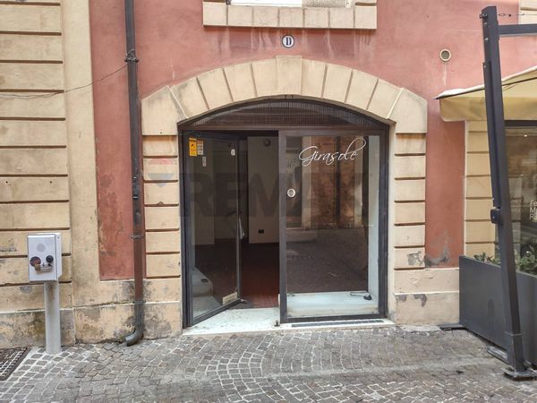 Negozio Centro storico, Rimini, RN Affitto