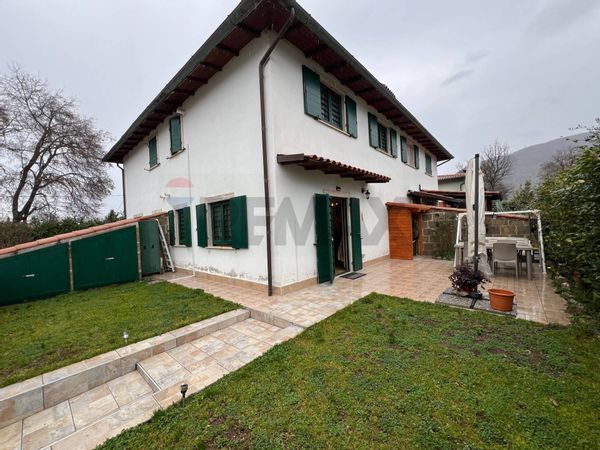 Porzione di villa Rocca di Botte, AQ Vendita
