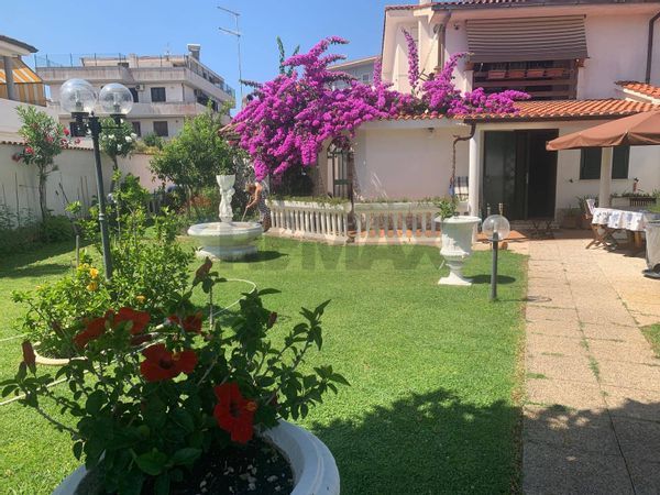 Villa singola Tor San Lorenzo, Ardea, RM Vendita