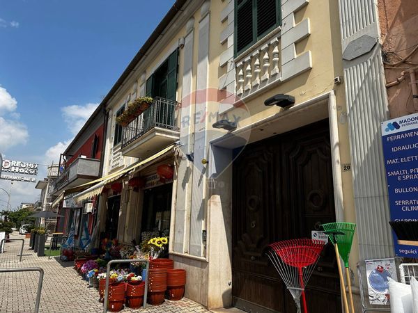 Locale Commerciale Casagiove, CE Vendita