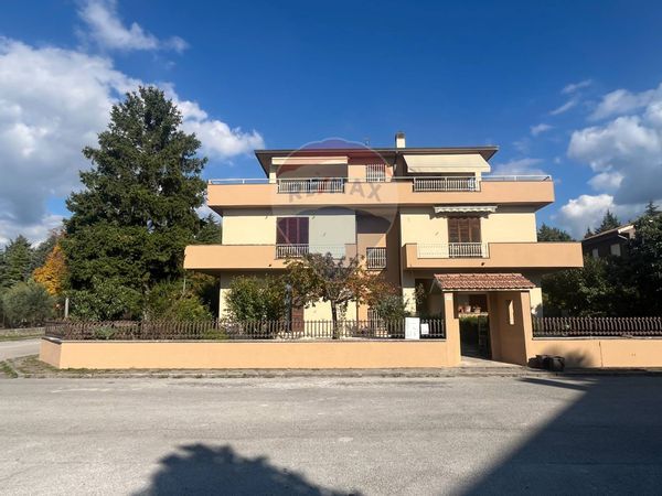 Appartamento Zona Viale Ancona, Foligno, PG Vendita