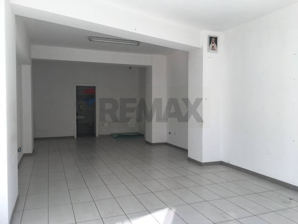 Locale Commerciale Centro storico, L'Aquila, AQ Affitto