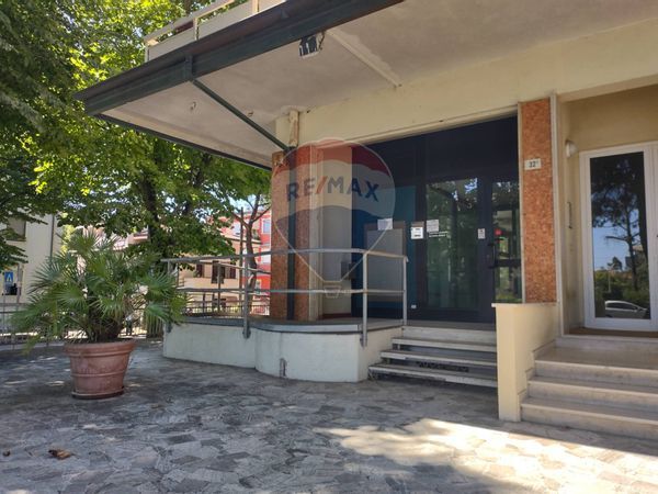 Locale Commerciale Viserba, Rimini, RN Affitto - Foto 2