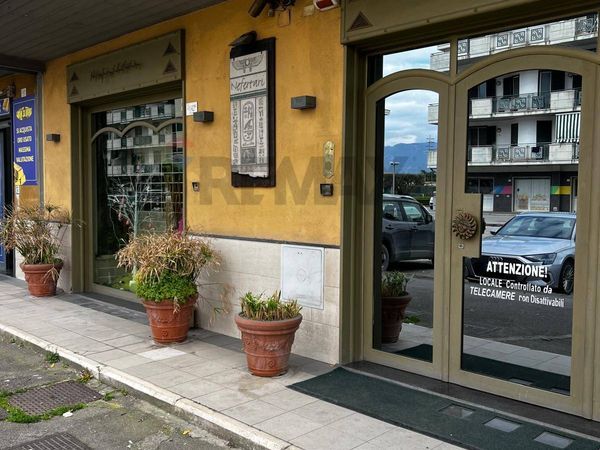 Locale Commerciale Angri, SA Affitto