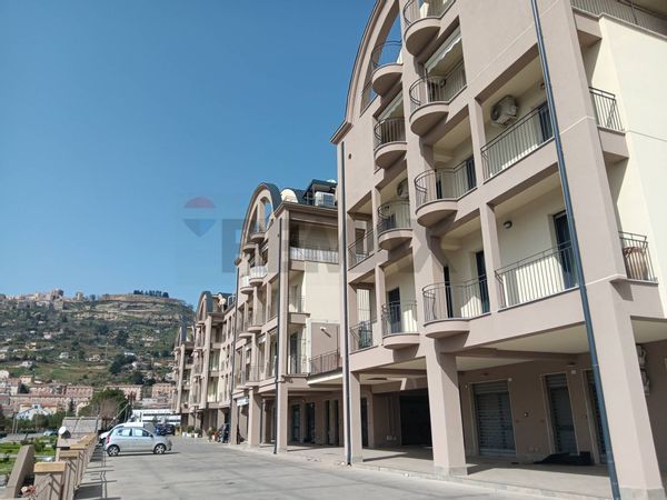 Locale Commerciale Enna, EN Affitto