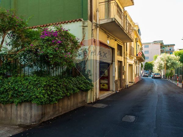 Locale Commerciale Acireale, CT Affitto