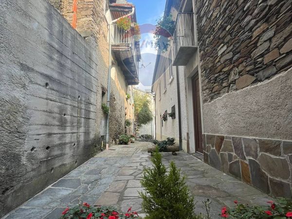 Porzione di casa Biegno, Maccagno con Pino e Veddasca, VA Vendita