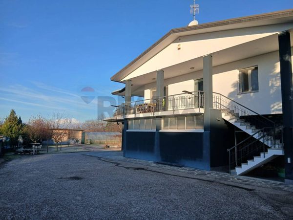 Villa singola Sesto Calende, VA Vendita