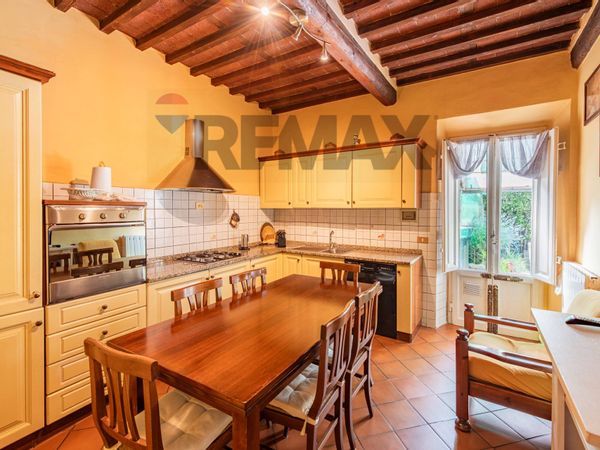 Casa Semindipendente La Cappella, Lucca, LU Vendita