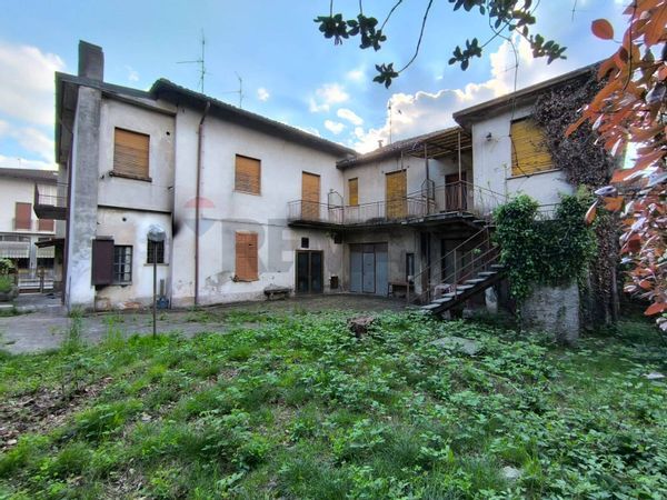 Rustico Cassina de' Bracchi, Casatenovo, LC Vendita