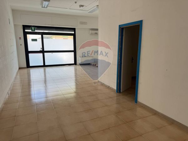 Locale Commerciale Triggiano, BA Affitto