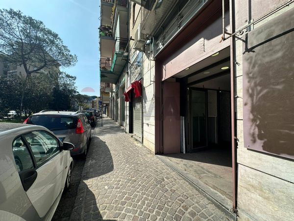 Locale Commerciale Colli Aminei, Napoli, NA Affitto
