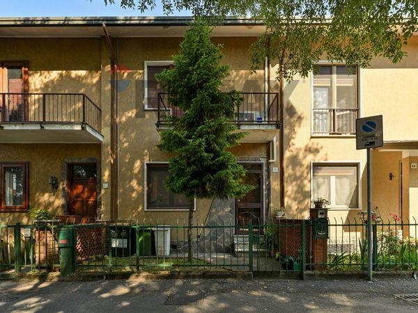 Villa a schiera Villaggio Ambrosiano, Segrate, MI Vendita