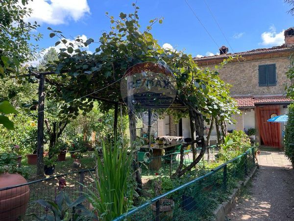 Casa Indipendente Pieve di Monti di Villa, Bagni di Lucca, LU Vendita