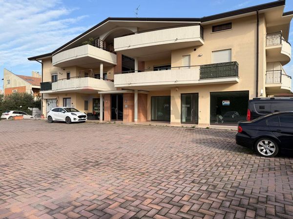 Locale Commerciale Santa Maria Imbaro, CH Affitto - Foto 3