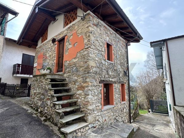 Casa Indipendente Vararo, Cittiglio, VA Vendita