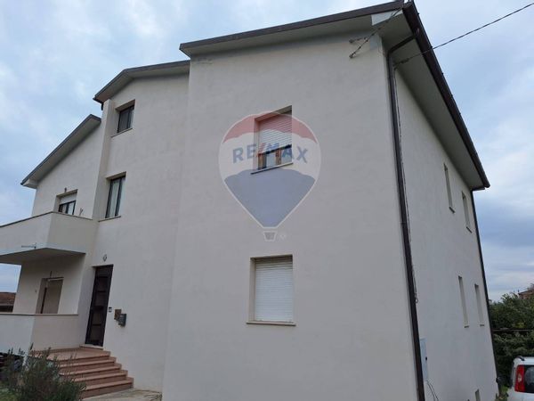 Villetta bifamiliare Santa Maria in Valle, Trevi, PG Vendita