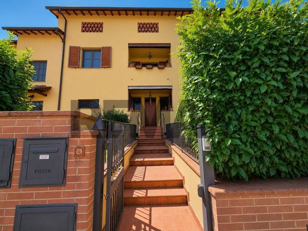 Villa a schiera Ginestra, Montevarchi, AR Vendita