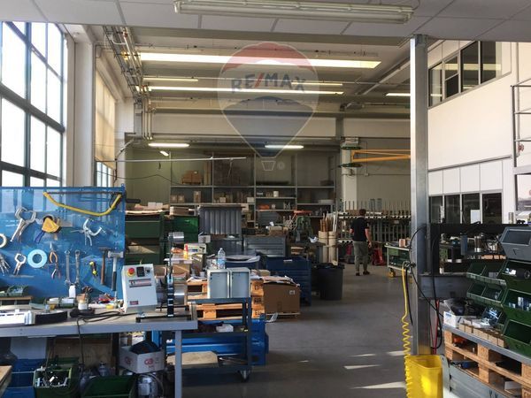 Locale Commerciale Serravalle, SM Vendita