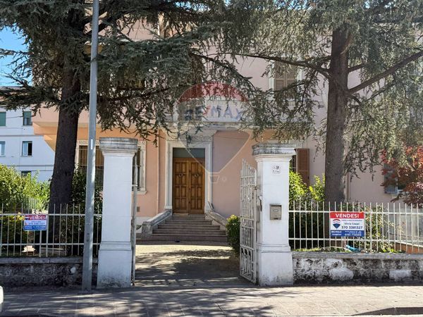 Villa a schiera Fabriano, AN Vendita