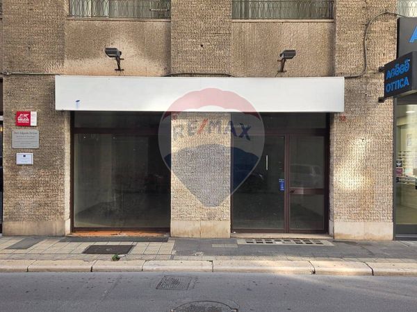 Locale Commerciale Murat, Bari, BA Affitto