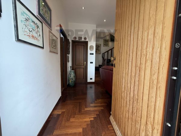 Porzione di casa Mongrifone, Savona, SV Vendita