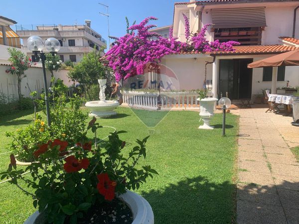 Villa singola Tor San Lorenzo, Ardea, RM Vendita