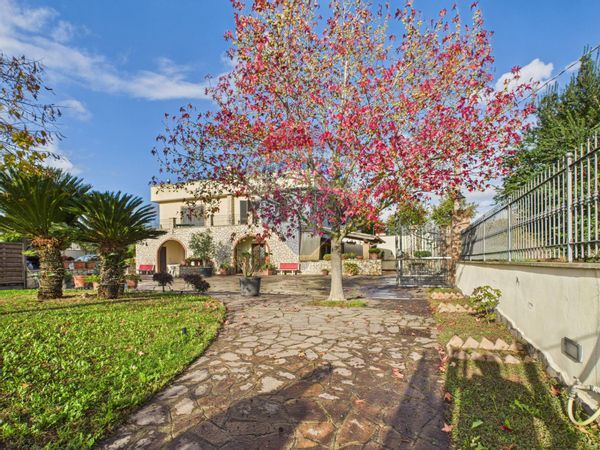 Villa a schiera Fiumicino, RM Vendita