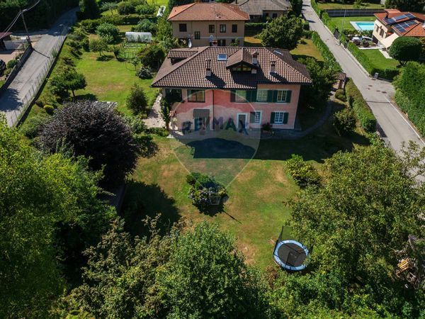 Porzione di villa Casa Bozzolo, Marchirolo, VA Vendita