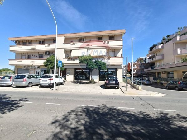 Locale Commerciale Assemini, CA Affitto