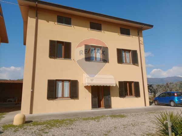 Casa Indipendente Mammoli, Lucca, LU Vendita