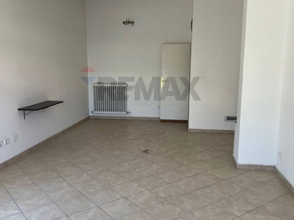 Locale Commerciale Bastia Umbra, PG Affitto