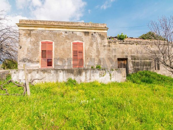 Rustico Santa Maria La Stella, Aci Sant'Antonio, CT Vendita