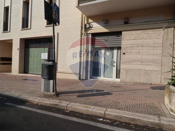 Locale Commerciale Semicentro Sud, Matera, MT Affitto